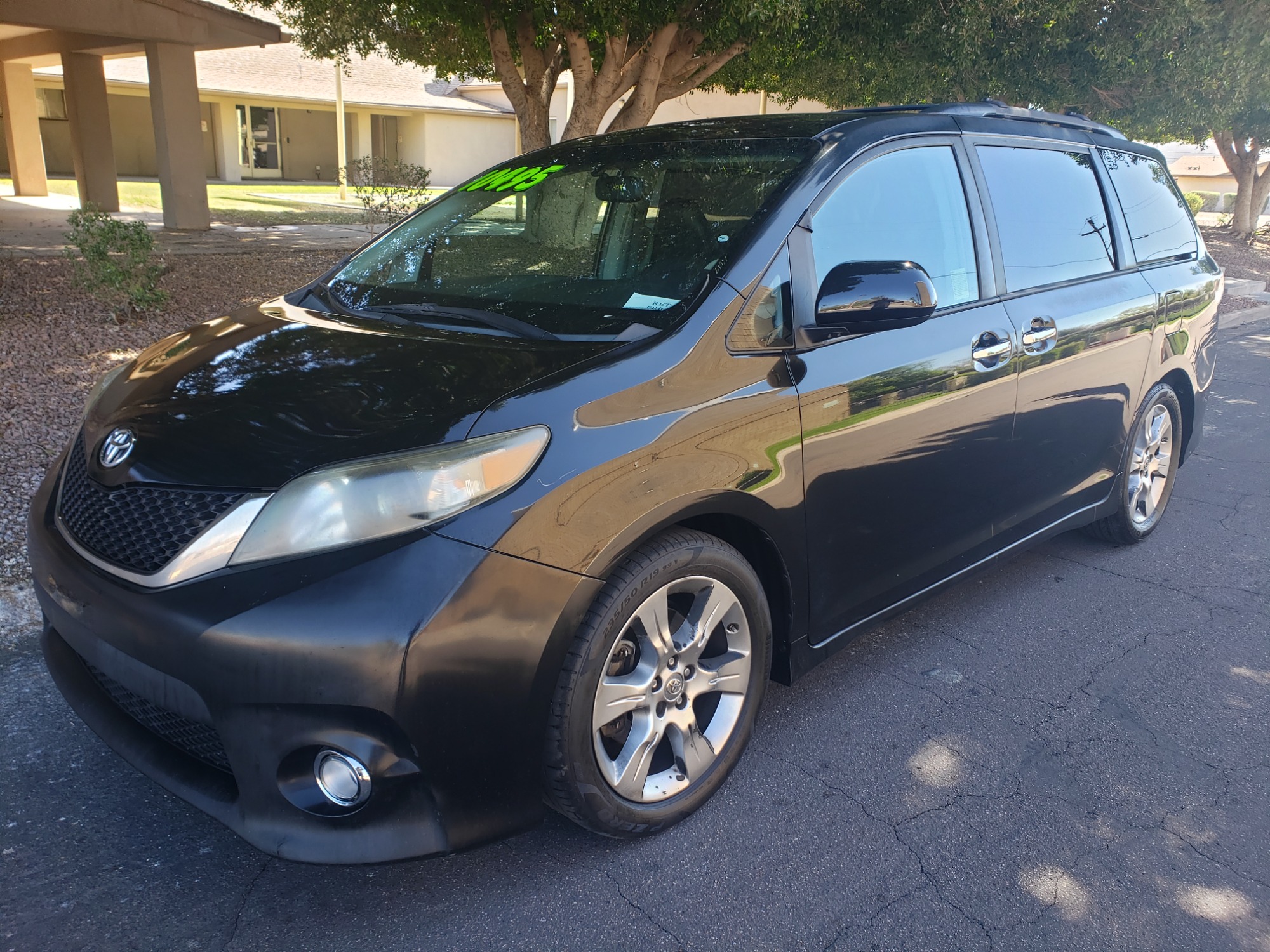 photo of 2013 Toyota Sienna FWD 7-Passenger V6